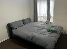 Spacious 3 Bedroom House Close to Nottingham Station & Football Ground