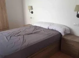 Seaside 2 Bed Apartment Sleeps 3 - Pool - Pets Ok