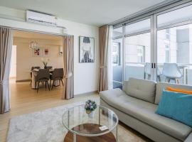 Ban Bang Phang में, होटल Nordic Minimal 3BR with Tub Near Impact Arena DMK Airport