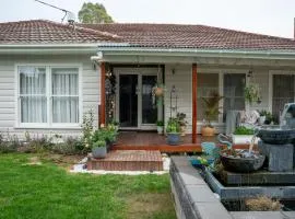 High Garden Sleeps 12 No cleaning fee Pets welcome