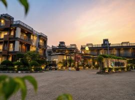 Evaara By The Ganges- A River Access Property, hotel u gradu Haridvar