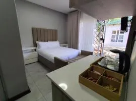 LEYDS ON 99 LUXURY Guesthouse
