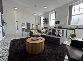 Stylish Aparthotel with Parking, Office&Pool Table