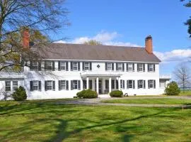 Historic Riverfront Estate 700 Acres Pool Dock & Lakes