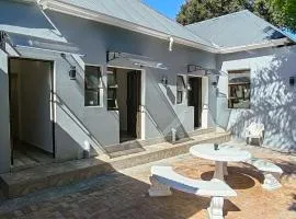 Neo & Ruks Guest House Boston Belleville 7