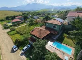 Casa familiar com piscina Penedo RJ