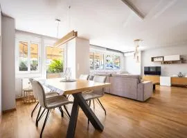 Athenean Riviera Posh Apartment