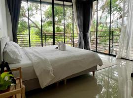 Ark Guesthouse, hotell i Pai