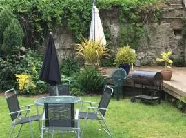 Cottage Sleeps 4 with Wifi