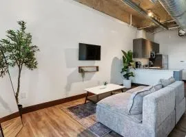Chic Condo Close to Everything No 211