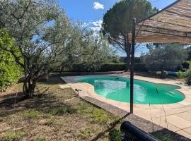 Detached house in a quiet location with a pool