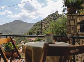 Guesthouse Vrenthi, posada u hostería en Karitena