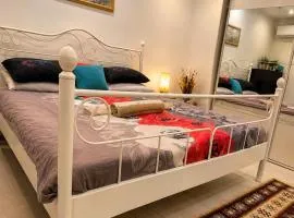Walk Everywhere - Old Town Apartment