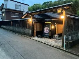 安里乃仲Traditional samurai residence with a family bath for rent Hideaway Villa with open-air bath, wood deck terrace, AI massage chair