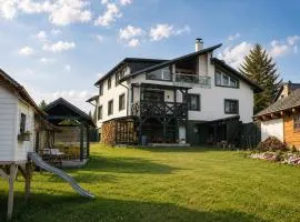 Cool Mountain Escape - AC - Summer Cinema - 2BR Family Apartment - Garden - Liptov