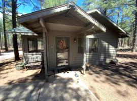 Grand Canyon Cottage at Historic Wrigley Ranch with Horseback Riding & Hiking, Hotel in Parks
