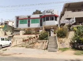 Hotel kabras' inn