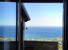 La grotta sul mare