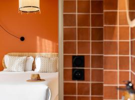 Hôtel La Garrigue & Bar Le Perchoir: Venasque şehrinde bir otel