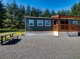Private Yard w/ Games! Family Getaway in Forks