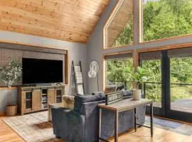 Spacious cabin with forest views hot tub BBQ wrap around deck