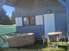 Charleval में, होटल Chalet à la campagne 40m2