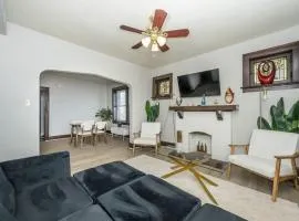 Private Gym • 2BR • Modern Condo Downtown
