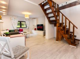 The Bucket - Rose Old Town House with Jacuzzi & Mountain View, Hotel in Braşov