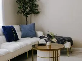 Sleeps 7 • Huge Projector • Designated Workspace
