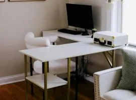 Sleeps 4 • New Modern 1BR • Private Workspace