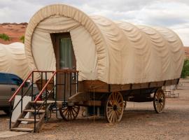 Glamping Wagon - Page lake Powell Campground, hotel v destinaci Page