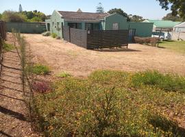 Yellowbird Self-catering Accommodation, מלון בדרלינג