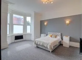 Coastal room with dedicated bathroom