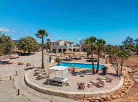 Traumhafte Finca - Es Camp Fora - nahe Santanyi mit Meerblick, Hotel in Santanyi