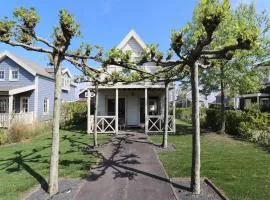 Bungalow in South Holland by the Water
