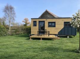 Location saisonnière, Tiny House proche du havre, hotel i Saint-Germain-sur-Ay