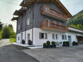 Casa Nadia - Val di Sole Apartment, Hotel in Piano