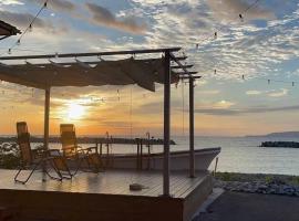 1日1組限定 AKIYATO Sea Side 椿 絶景オーシャンビューの露天風呂 蔵サウナ付き、佐渡市のホテル
