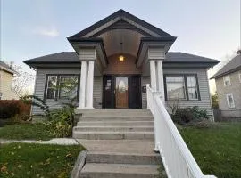 Spacious, Family Friendly 4BR, 5Qn Beds with Garage in Columbus
