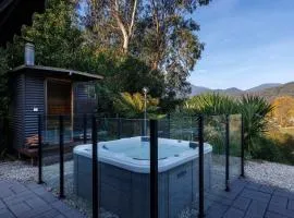 Bogong View Retreat - Spa, Sauna & Alpine Views