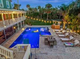 Sleeps 40! 13BR•Heated Pool•Waterfront Resort•Spa