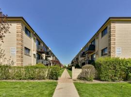 Mins from O'Hare • Safe Location • Private Parking โรงแรมในชิคาโก