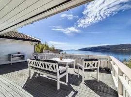 Beautiful Home In Hebnes With Wifi