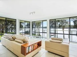 The Lake House - lakeside retreat w. pool & views