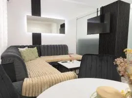J S Apartman