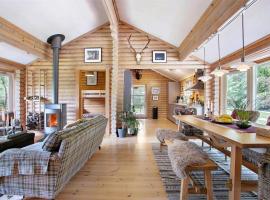Log Cabin Near Mariager Fjord, hotel a Hadsund
