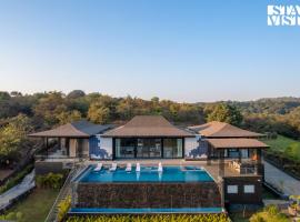 StayVista at The Nest at Canary Farms - Pool, Lawn: Āmbavna şehrinde bir otel