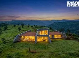 Stone House Bezze by StayVista with Lake view, Jacuzzi & Lawn - your perfect getaway