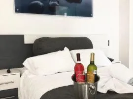 Hotel M&F
