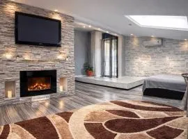 Stone City Apartment in Park Zone